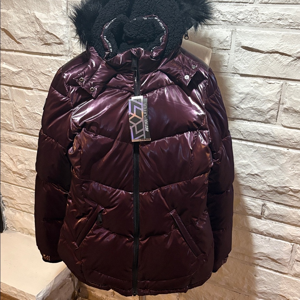 Elegant Plum Puffer Jacket with Faux Fur Hood